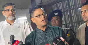 নগরবাসীর নিরাপত্তা নিশ্চিত করতে সরেজমিনে রাস্তায় নামলেন নতুন আইজিপি