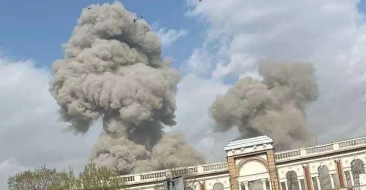 খামেনির কার্যালয়ের সামনে বিস্ফোরণ