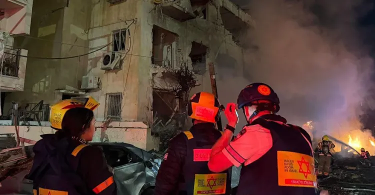 ইসরায়েলে ইরানের বড় মিসাইল হামলা, তেল আবিবে আঘাত