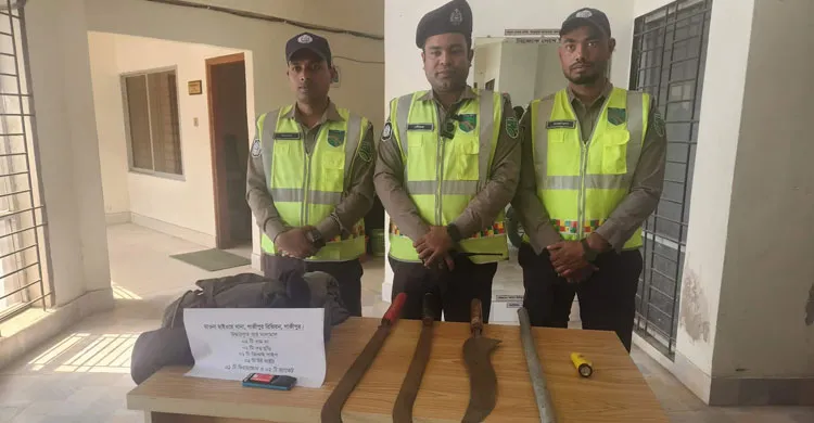 ঢাকা–ময়মনসিংহ মহাসড়কে তল্লাশিতে দেশীয় অস্ত্র উদ্ধার, শ্রীপুরে নিরাপত্তা জোরদার