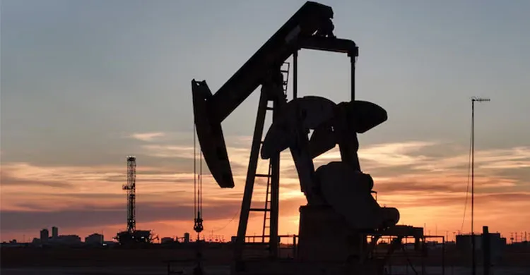 যুদ্ধের প্রভাবে তেলের দাম হু হু করে বাড়ছে, চাপ পড়ছে বিশ্ব অর্থনীতিতে