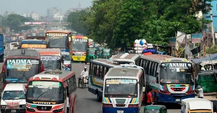 জ্বালানি সংকটের আশঙ্কা: ব্যক্তিগত যানবাহন কমিয়ে গণপরিবহণ ব্যবহারের আহ্বান