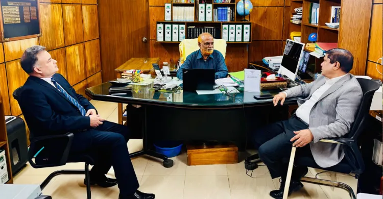 ঢাকা সেনানিবাসে প্রধান প্রশাসনিক কর্মকর্তার কার্যালয় পরিদর্শন