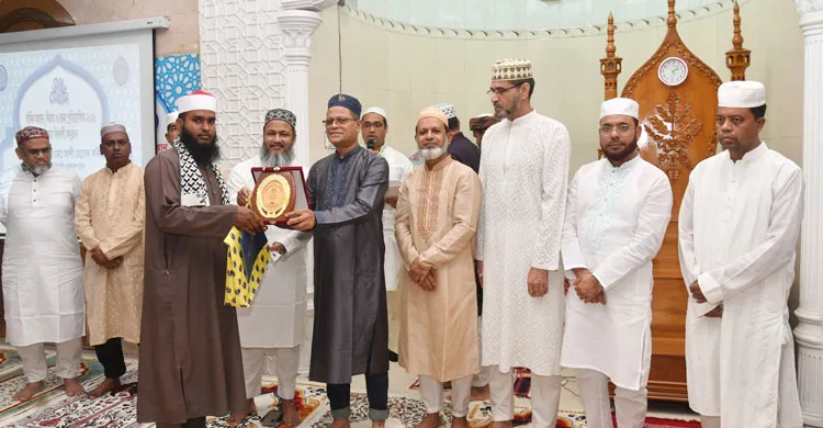 পুলিশের আজান, কেরাত ও রচনা প্রতিযোগিতার পুরস্কার বিতরণ