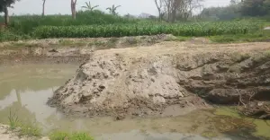 সিংগাইরে মাটি কাটা বাধা দেয়ায় থানায় মিথ্যা চুরির অভিযোগ