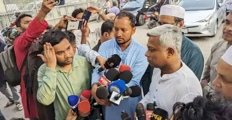 জ্বালানি তেল নিয়ে দুশ্চিন্তার কারণ নেই, পর্যাপ্ত মজুদ রয়েছে: প্রতিমন্ত্রী