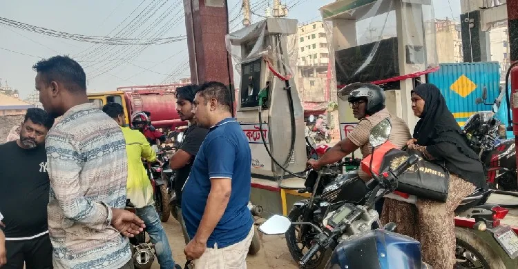 পেট্রোল না পেয়ে বন্ধ একাধিক ফিলিং স্টেশন, বিপাকে মোটরসাইকেল চালকরা