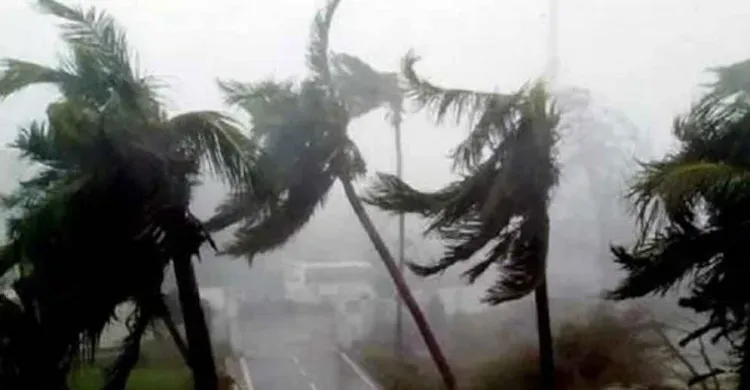 দুপুরের মধ্যে ৬০ কিমি বেগে ঝড়ের আভাস