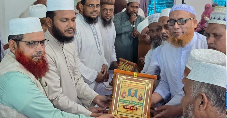 কাপাসিয়ায় শিক্ষকদের পক্ষ থেকে এমপি সালাহউদ্দিন আইউবীকে সংবর্ধনা