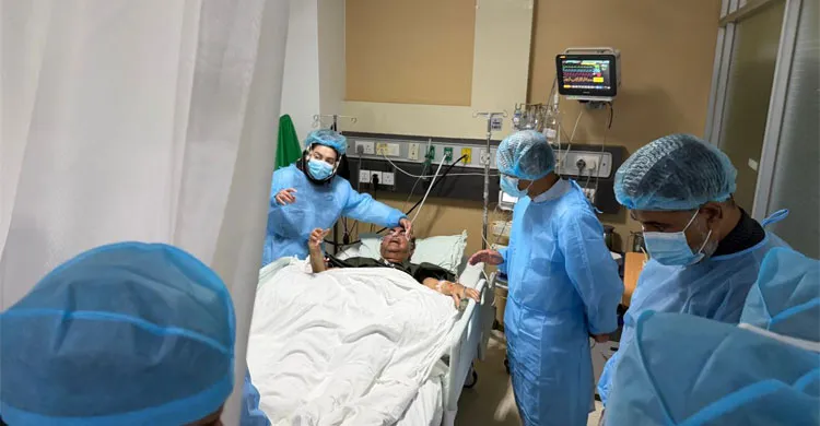 মির্জা আব্বাসকে দেখতে এভারকেয়ার হাসপাতালে প্রধানমন্ত্রী তারেক রহমান