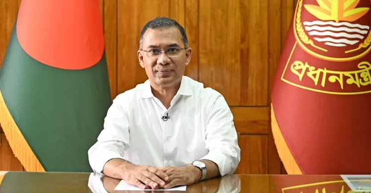 দিনাজপুরে স্বেচ্ছাশ্রমে খাল পুনঃখনন কর্মসূচিতে প্রধানমন্ত্রী