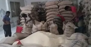 ঈদুল ফিতর উপলক্ষে নাজিরপুরে দরিদ্র পরিবারের মাঝে চাল বিতরণ