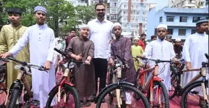 নামাজে উৎসাহিত করতে ৩১৭ শিশুকে সাইকেল উপহার ক্রীড়া প্রতিমন্ত্রীর