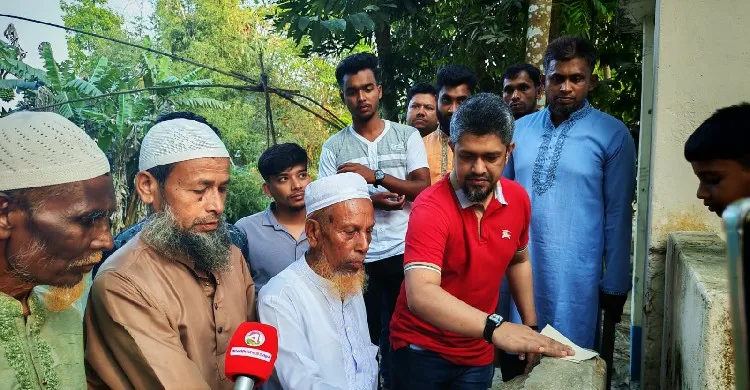 শহীদ প্রেসিডেন্ট জিয়ার স্মৃতিফলকের পাশে টয়লেট নির্মাণে বাউফলে উত্তেজনা