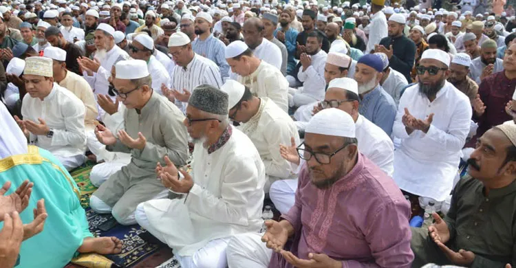 সিলেটের শাহী ঈদগাহে দুই মন্ত্রীর নামাজ আদায়, লাখো মুসল্লীর ঢল