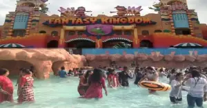 ঈদের দিনে সাভার, আশুলিয়া বিনোদন কেন্দ্রে উপচে পড়া ভিড়