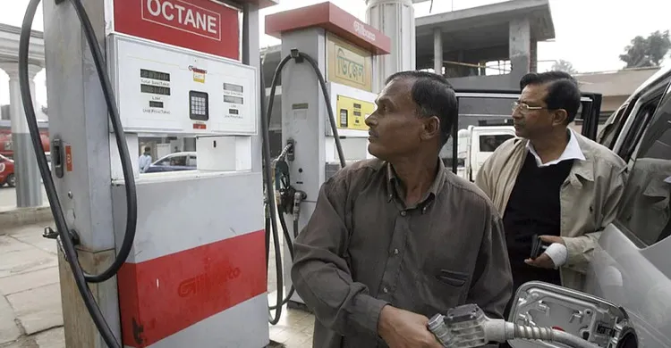 জ্বালানি সংকটে বন্ধের মুখে পেট্রোল পাম্প