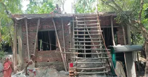 বাউফলে আদালতের আদেশকে বৃদ্ধাঙ্গুলি দেখিয়ে পাকা ভবন নির্মাণের অভিযোগ