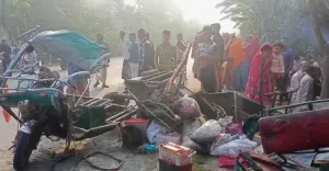 ট্রাক-ইজিবাইকের মুখোমুখি সংঘর্ষে নিহত তিন, আহত ৪