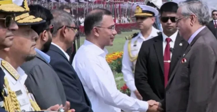 স্বাধীনতা দিবসে জাতীয় প্যারেড স্কয়ারে কুচকাওয়াজ, উপস্থিত রাষ্ট্রপতি ও প্রধানমন্ত্রী