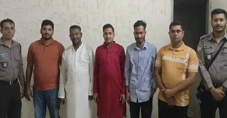 রাজধানীতে ঝটিকা মিছিল: সরকারি কর্মচারীসহ আটক ৫, মামলা সন্ত্রাসবিরোধী আইনে