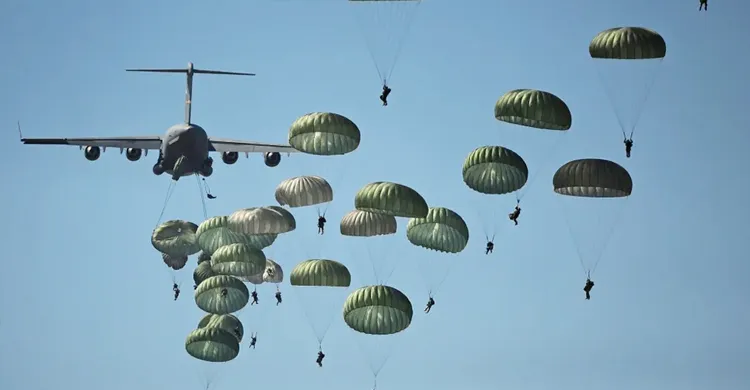 প্যারাস্যুটে ইরানে নামবে ২ হাজার মার্কিন সেনা