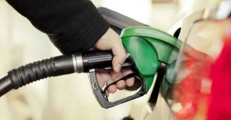 এপ্রিলে বাড়ছে না জ্বালানি তেলের দাম