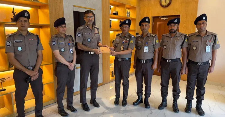 অস্ত্র গুলি উদ্ধারের ঘটনায় পল্লবীর ওসিকে পুলিশ কমিশনারের বিশেষ পুরস্কার