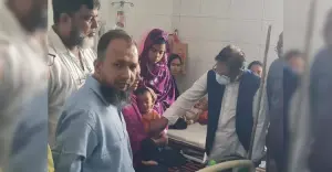 হাম আক্রান্ত শিশুদের খবর নিতে বিএনপি নেতার হাসপাতাল পরিদর্শন