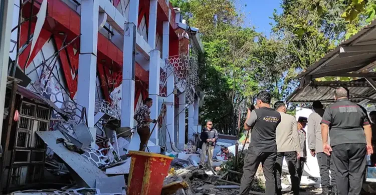 ইন্দোনেশিয়ায় ৭.৪ মাত্রার শক্তিশালী ভূমিকম্প