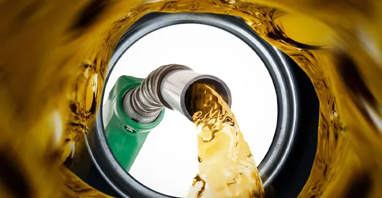 ট্রাম্পের যুদ্ধবিরতি ঘোষণায় তেলের দামে বড় পতন