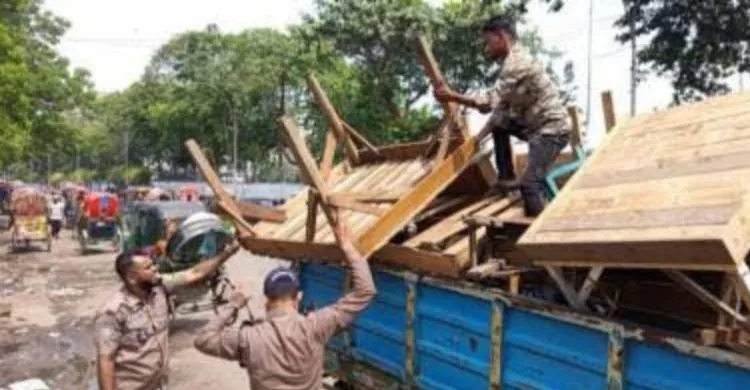 ঢাকার ফুটপাতে হঠাৎ হকার  উচ্ছেদে বিপর্যয় কান্না