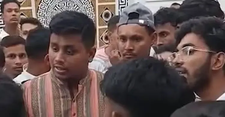 চট্টগ্রামে সাবেক মেয়র মনজুর আলমের বাসায় গিয়ে তোপের মুখে হাসনাত আবদুল্লাহ