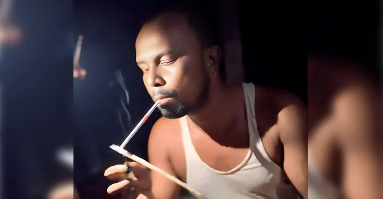 খালিয়াজুরীতে শ্রমিক দল নেতার ‘মাদক সেবন’ ছবি ভাইরাল, এলাকায় চাঞ্চল্য