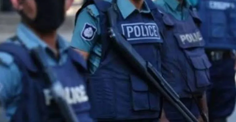 পুলিশ সদস্যদের আলাদা লাইনে তেল বিতরণের দাবি পুলিশ এসোসিয়েশনে