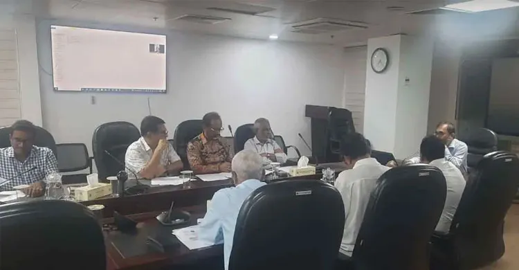 ভাড়া বাড়াতে বৈঠকে বসেছে বাস মালিক ও বিআরটিএ