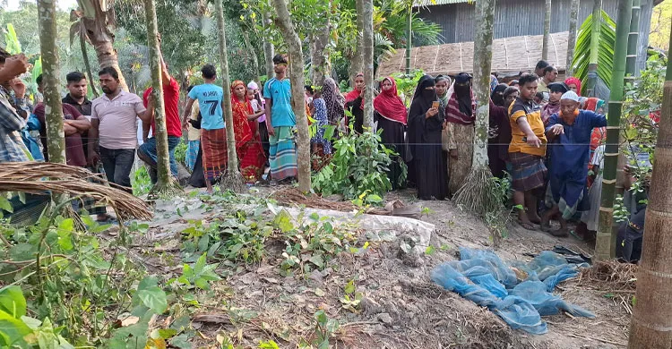 শরীয়তপুরে নিখোঁজের ২৫ দিন পরে পুরাতন কবরের মধ্যে মিলল ভ্যানচালকের মরদেহ