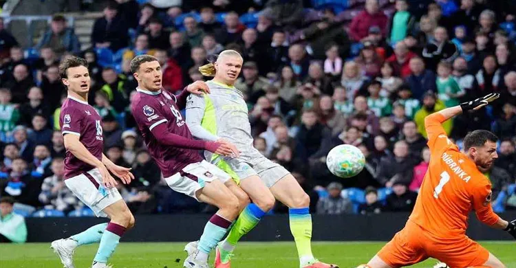 হালান্ডের গোলে শীর্ষে ম্যানচেস্টার সিটি