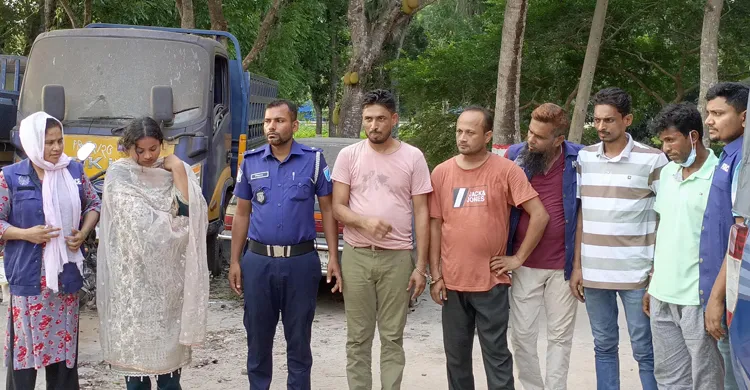 পরিচয়ের সূত্র ধরে দেখা করতে ডেকে ছিনতাই, নারীসহ গ্রেপ্তার ৫