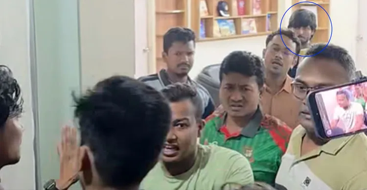 থানায় ঢুকে ডাকসু নেতা মুসাদ্দিকের ওপর হামলা, শাহবাগে উত্তেজনা