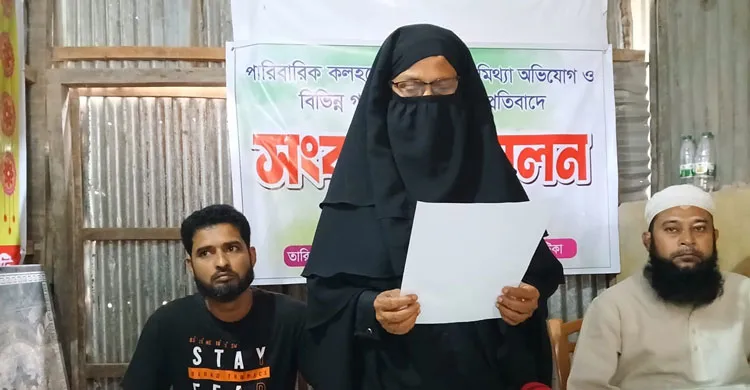 উলিপুরে স্বামীর বিরুদ্ধে স্ত্রীর নির্যাতনের অভিযোগ, সংবাদ সম্মেলনে বিচার দাবি