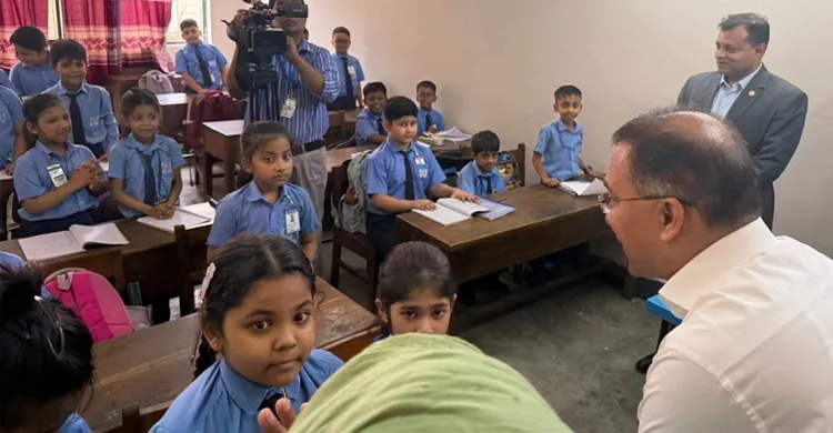 শিশুদের সঙ্গে প্রাণবন্ত সময় কাটালেন প্রধানমন্ত্রী