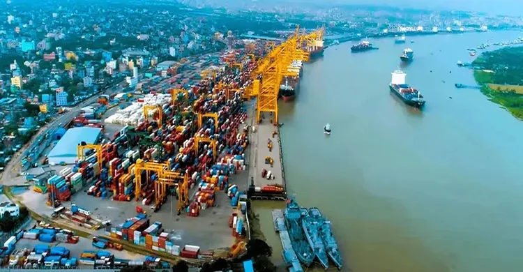 আরো কয়েকটি জ্বালানি জাহাজ চট্টগ্রাম বন্দরে, পাম্পে দীর্ঘ অপেক্ষায় ক্রেতারা