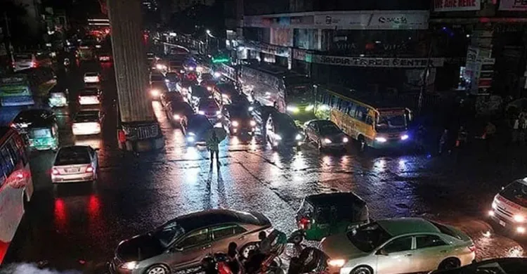 তাপদাহের মাঝে স্বস্তির বৃষ্টি, রাজধানীসহ বিভিন্ন অঞ্চলে তাপমাত্রা কমেছে