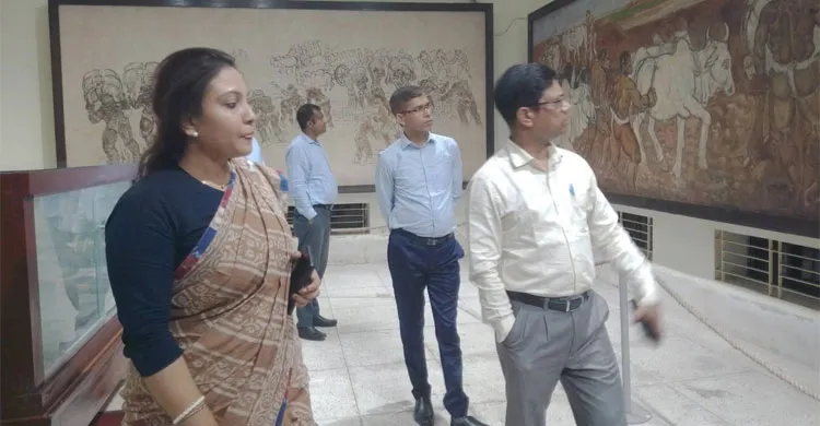 নড়াইলে সুলতান স্মৃতি সংগ্রহশালা পরিদর্শন করলেন খুলনা বিভাগীয় কমিশনার