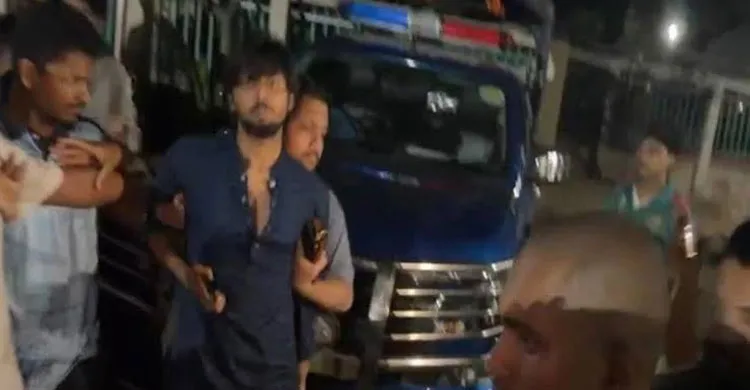 থানার ভেতরে ডাকসু নেতাদের ওপর হামলা: এফআইআর না নেওয়ায় লিগ্যাল নোটিশ