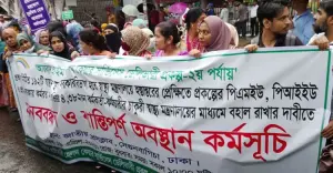 নগর স্বাস্থ্যকেন্দ্র ঘিরে অনিশ্চয়তা, ৪ হাজার ৩৮২ জনের চাকরি বহালে সরকারের হস্তক্ষেপ দাবি