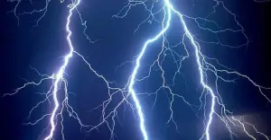 সাত জেলায় বজ্রপাতে ১২ জনের মৃত্যু