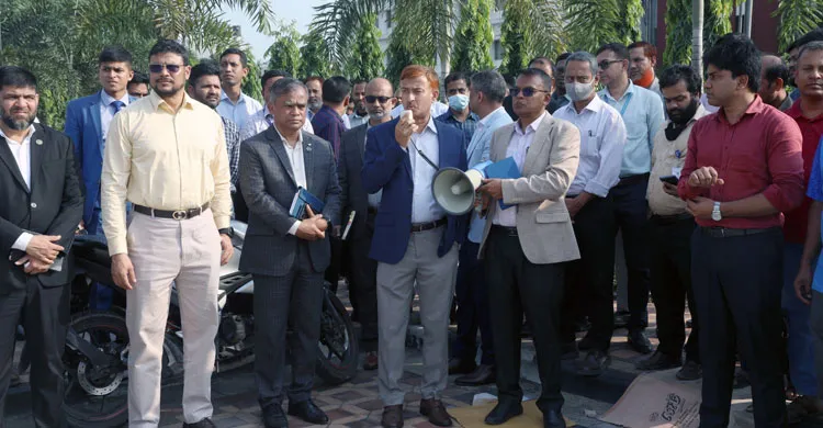 বেবিচক সদর দপ্তরে আকস্মিক অগ্নিনির্বাপন মহড়া অনুষ্ঠিত, প্রস্তুতি ও জরুরি সক্ষমতা যাচাই করলেন চেয়ারম্যান