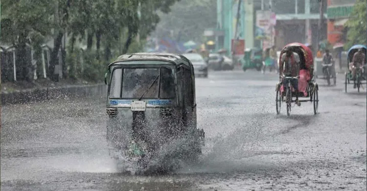হঠাৎ বৃষ্টিতে নাজেহাল নগরের জনজীবন